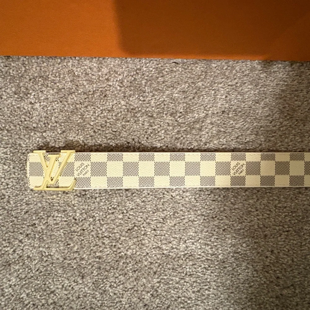 Louis Vuitton Damier Cream/Grey Initiales LV Gold 40mm Belt - Picture 8 of 14